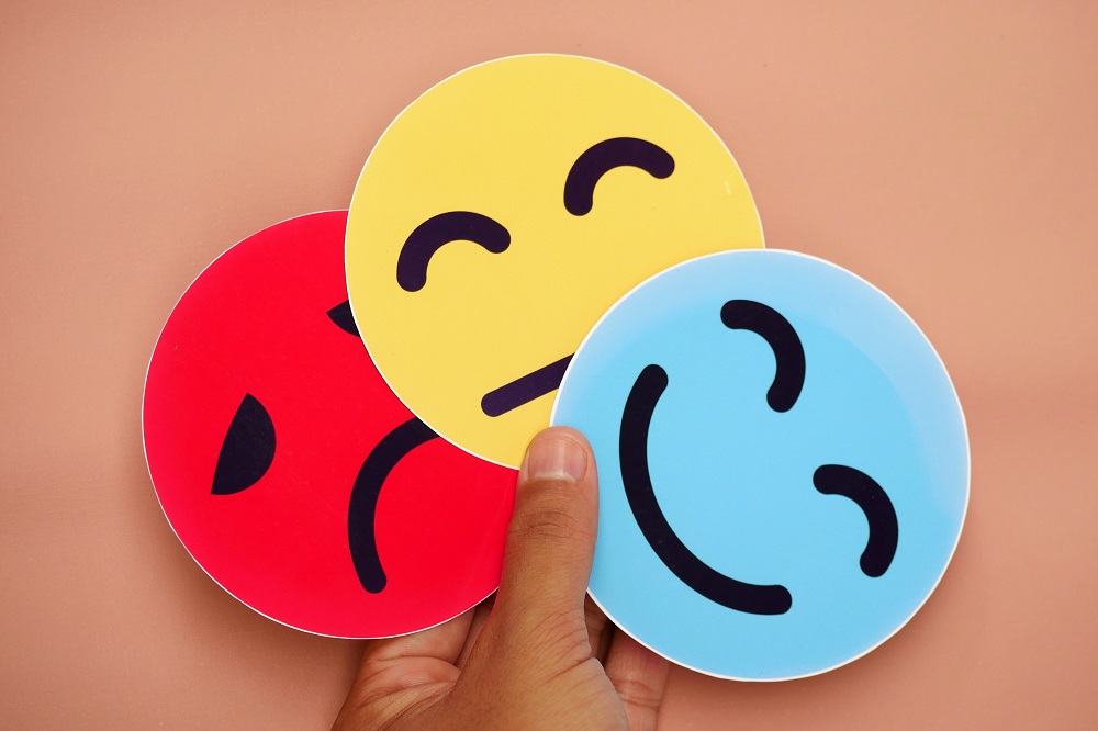 Wie man Cortisol auf natürliche Weise reguliert: Gewohnheiten, adaptogene Pflanzen und Nahrungsergänzungsmittel